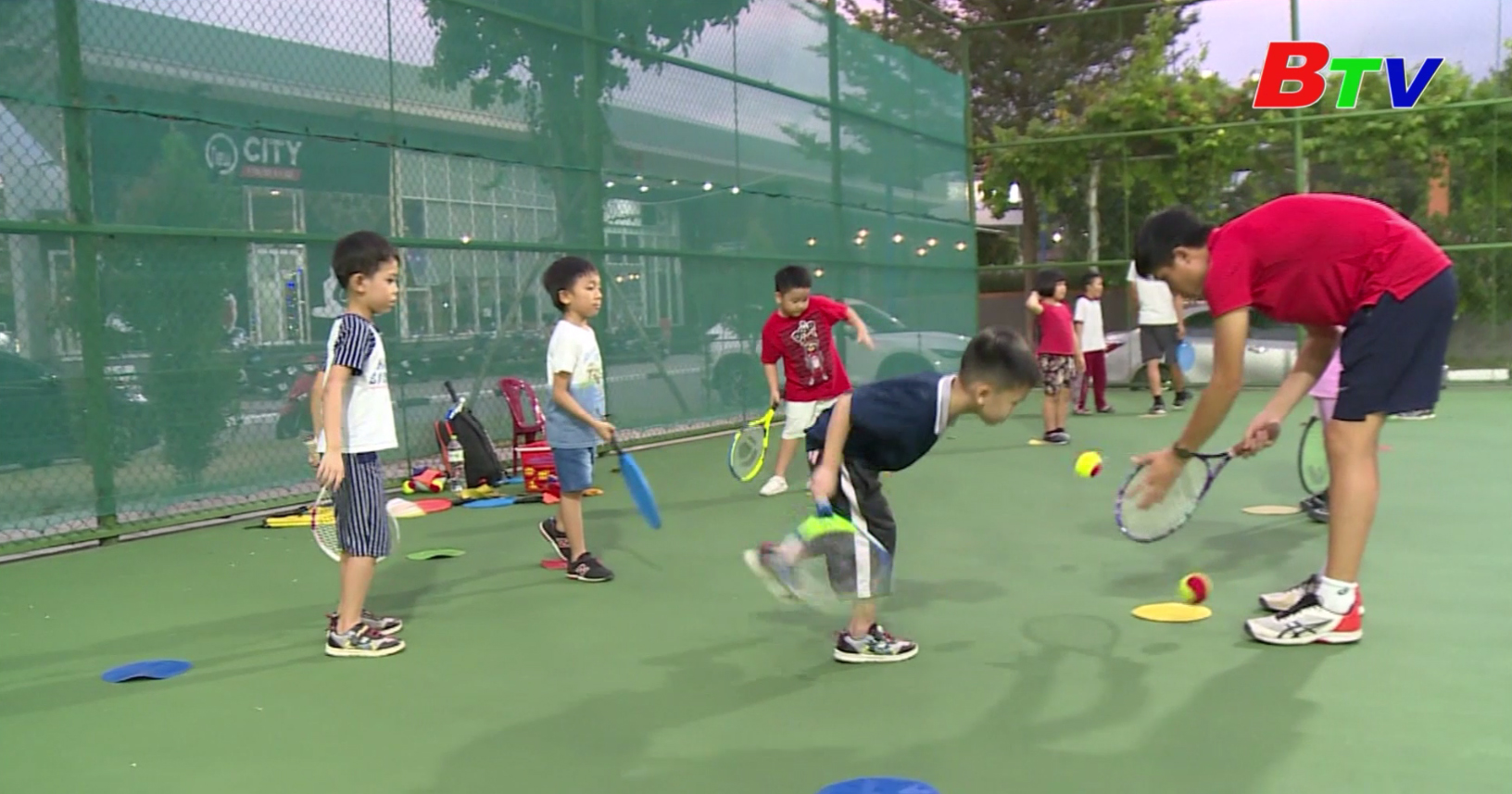 Lớp dạy tennis cho lứa tuổi mẫu giáo