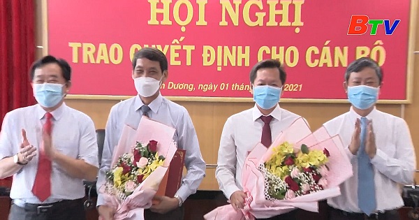 Tỉnh ủy trao quyết định nghỉ hưu, bổ nhiệm lại cán bộ