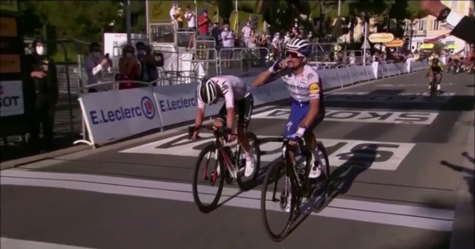 Chặng 2 Giải xe đạp Tour de France - Julian Alaphilippe giành áo vàng