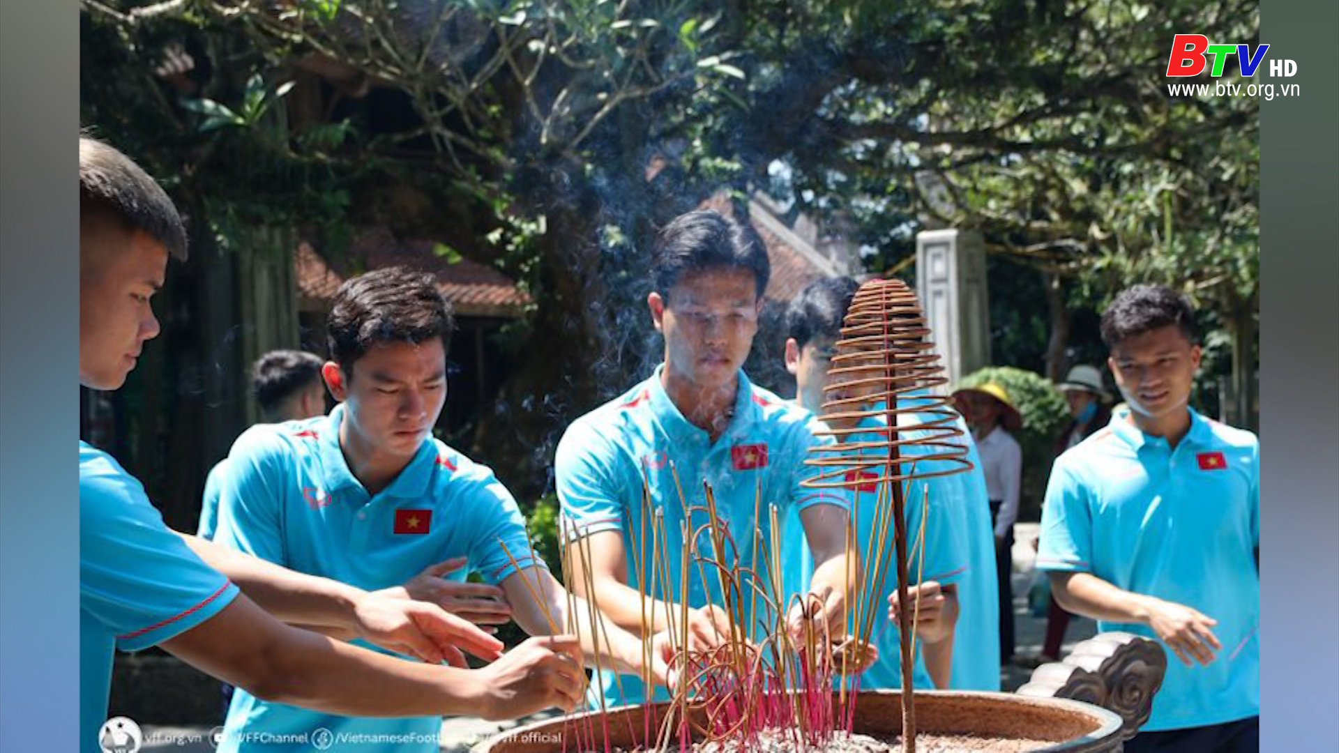  Đội tuyển U23 Việt Nam dâng hương tưởng niệm các Vua Hùng