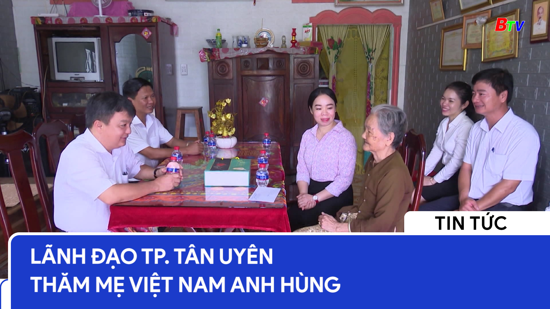 Lãnh đạo Tp Tân Uyên thăm Mẹ Việt Nam Anh Hùng