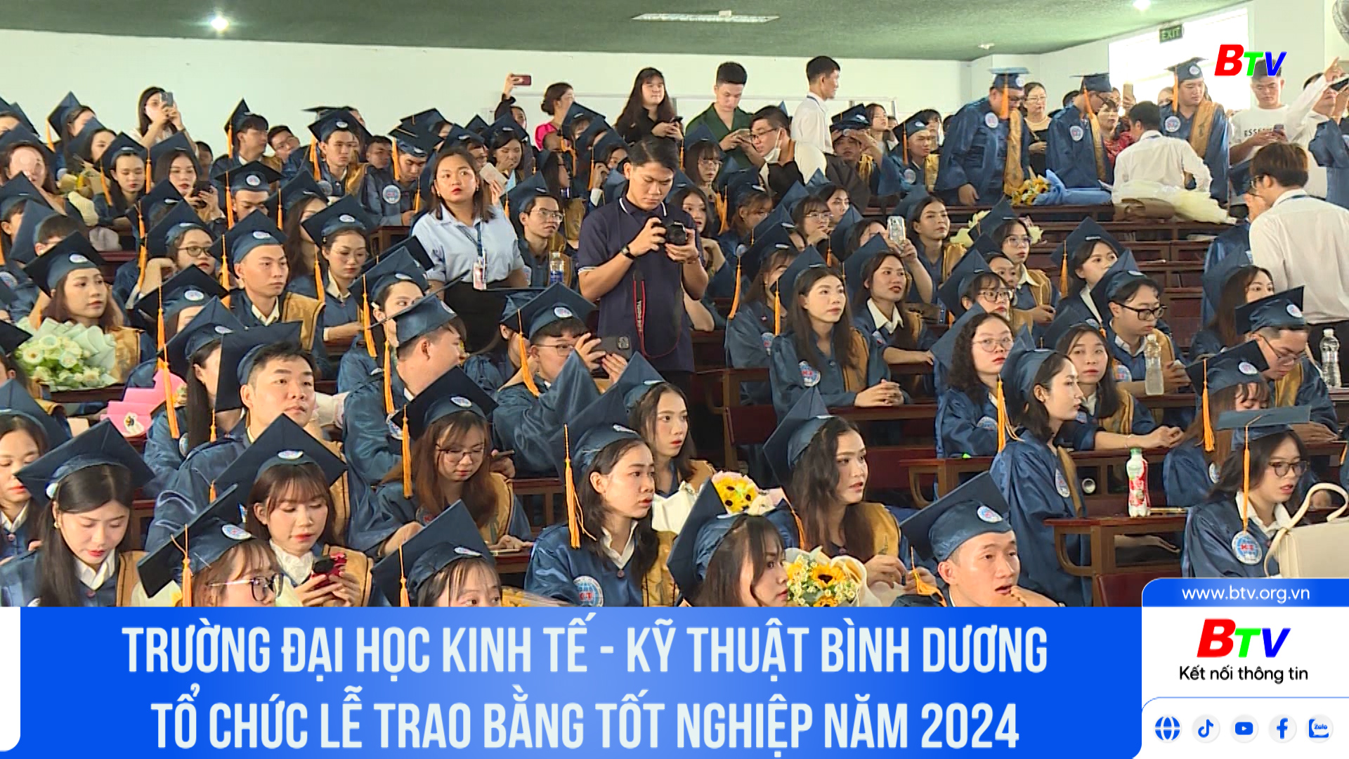 Trường Đại học Kinh tế - kỹ thuật Bình Dương tổ chức Lễ trao bằng tốt nghiệp năm 2024	