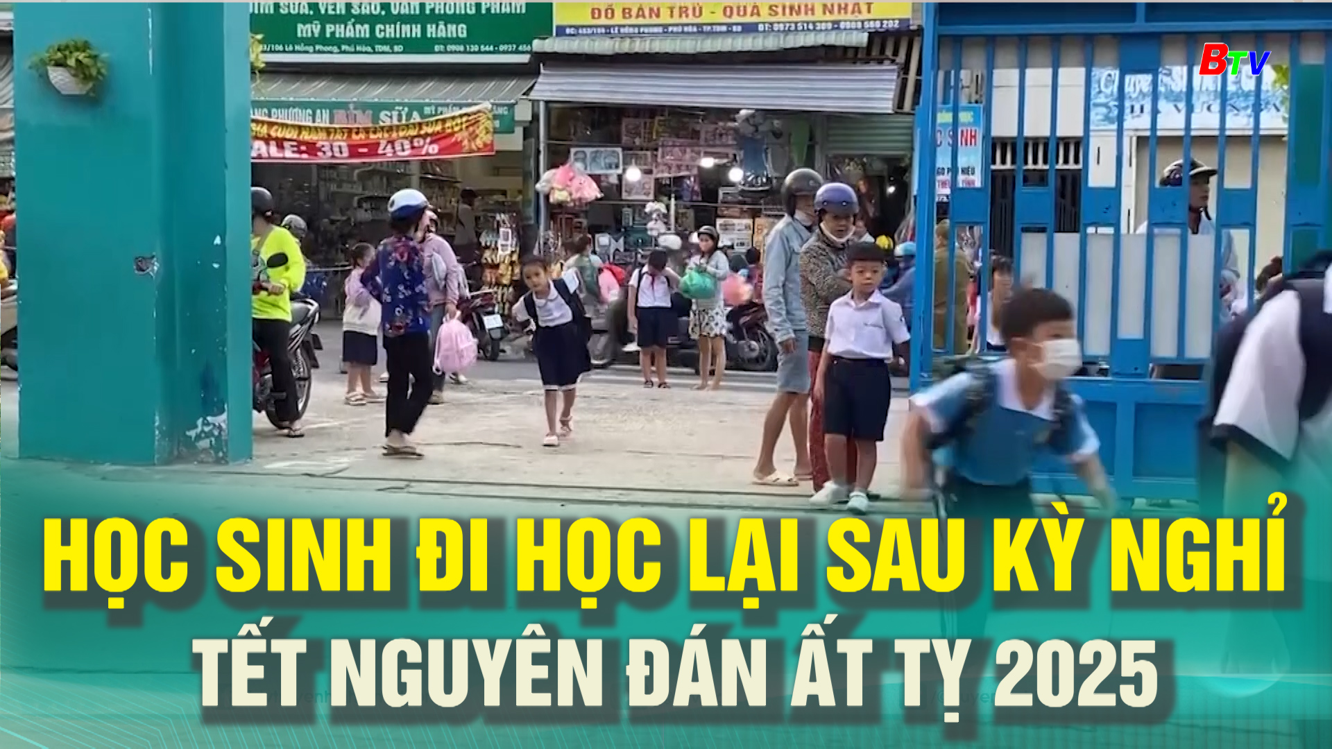 Học sinh đi học lại  sau kỳ nghỉ Tết Nguyên đán Ất Tỵ 2025