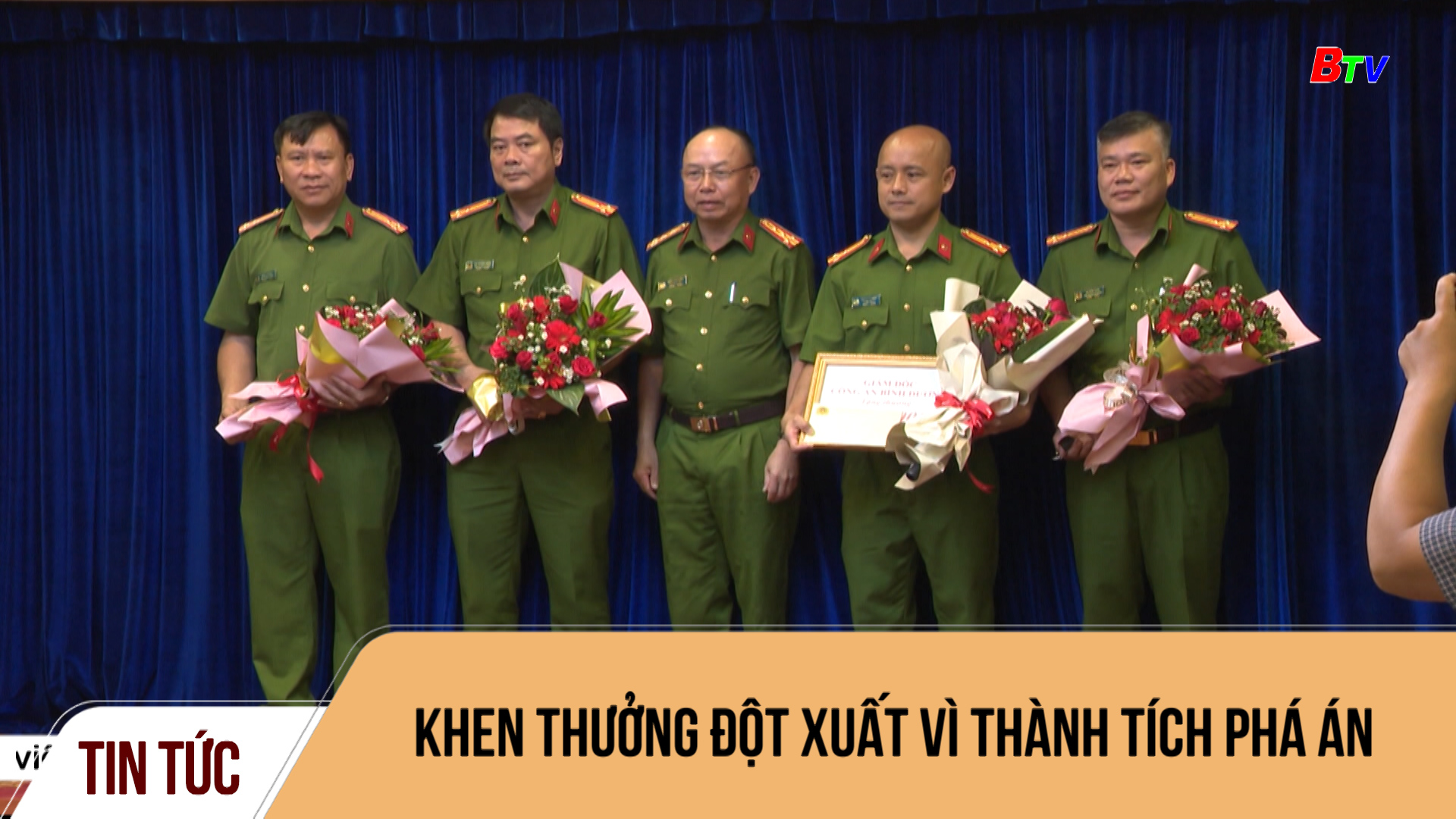 Khen thưởng đột xuất vì thành tích phá án	