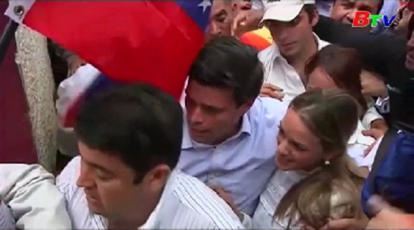 Venezuela ban bố lệnh bắt giữ chính trị gia đối lập Lopez