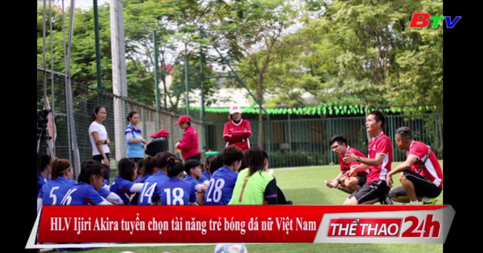 HLV Ijiri Akira tuyển chọn tài năng trẻ bóng đá nữ Việt Nam