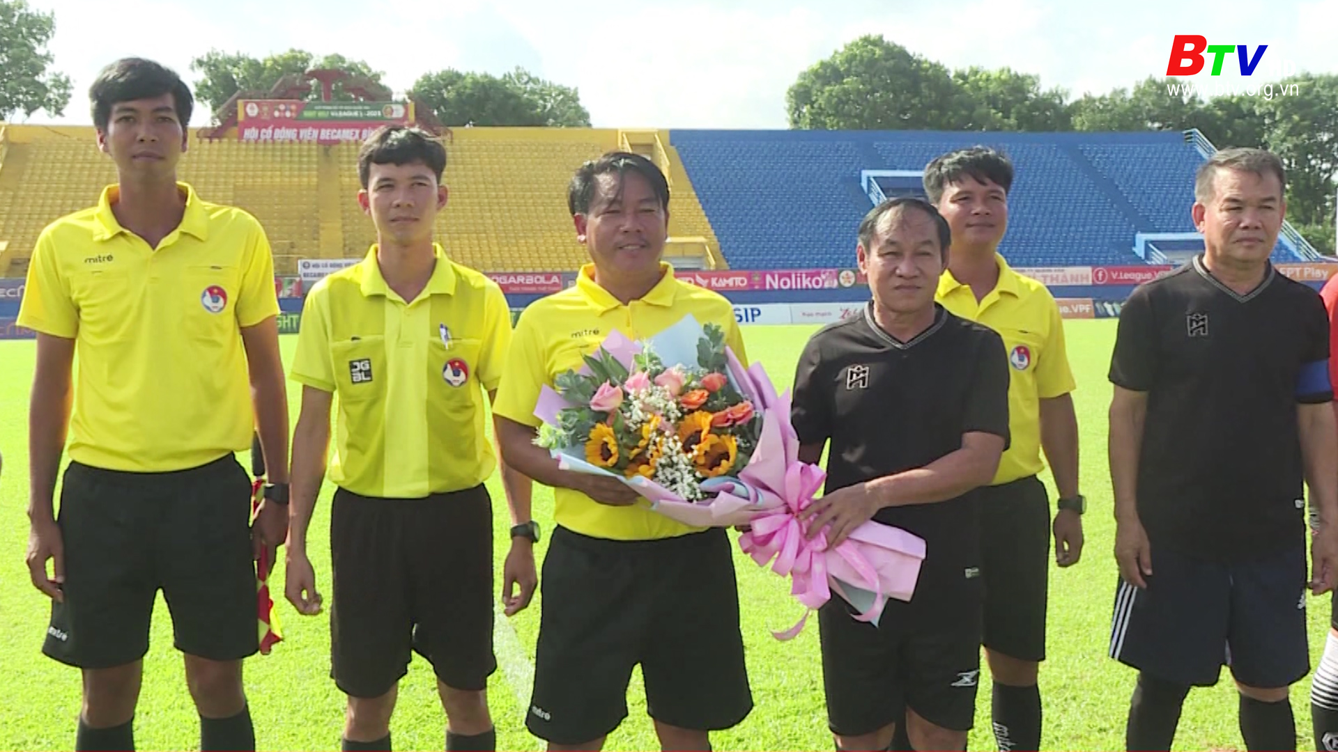 Giao hữu bóng đá Bình Dương và tỉnh Champasak của Lào