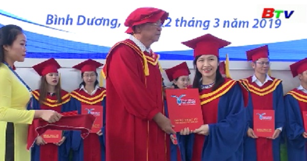 Trường Đại học Thủ Dầu Một trao bằng Thạc sĩ và cử nhân