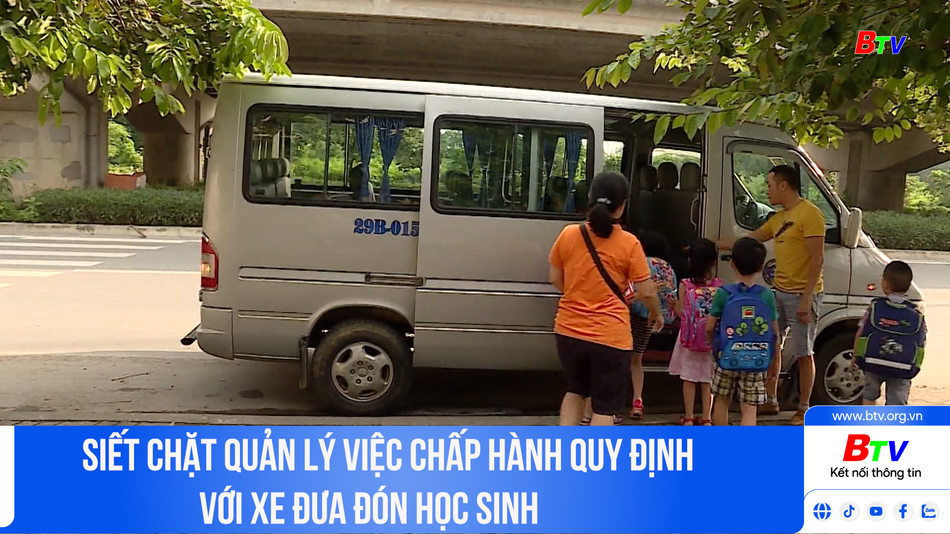 Siết chặt quản lý việc chấp hành quy định với xe đưa đón học sinh