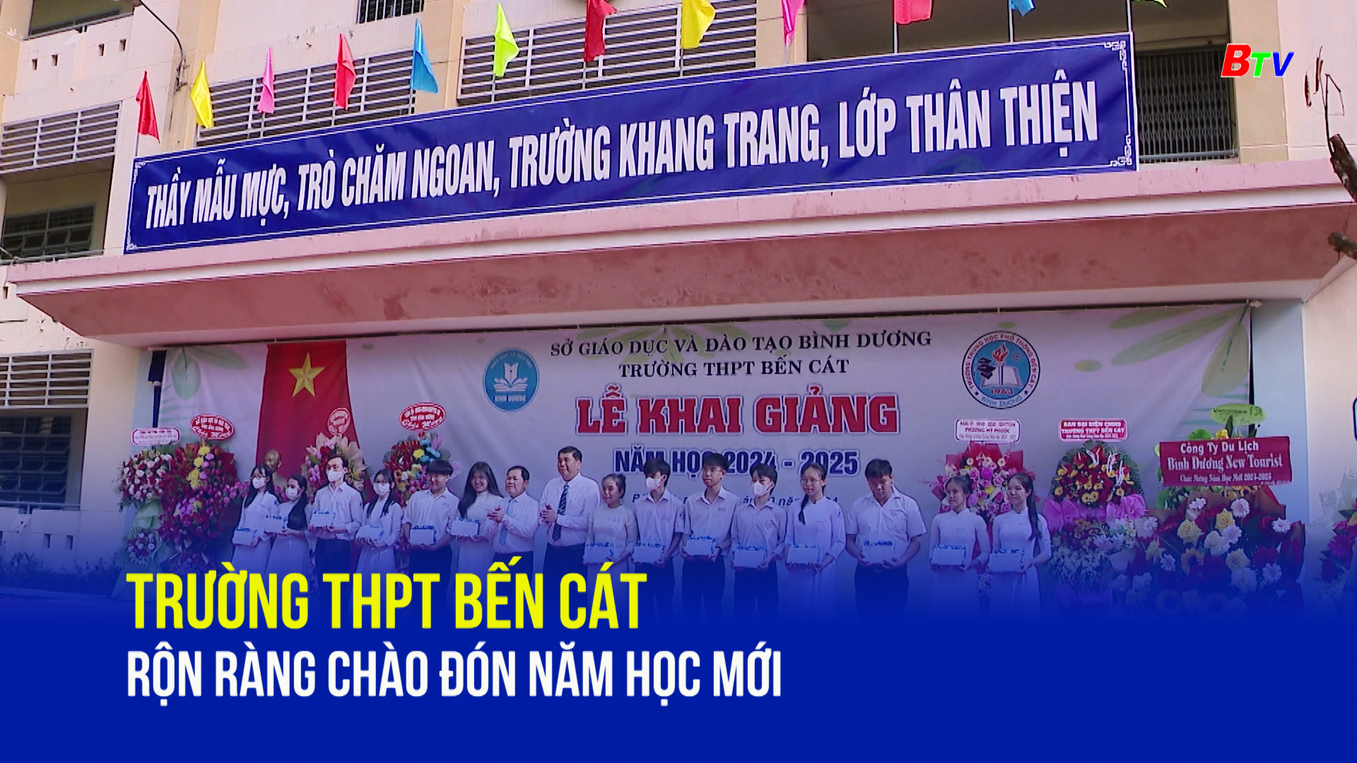 Trường THPT Bến Cát rộn ràng chào đón năm học mới	