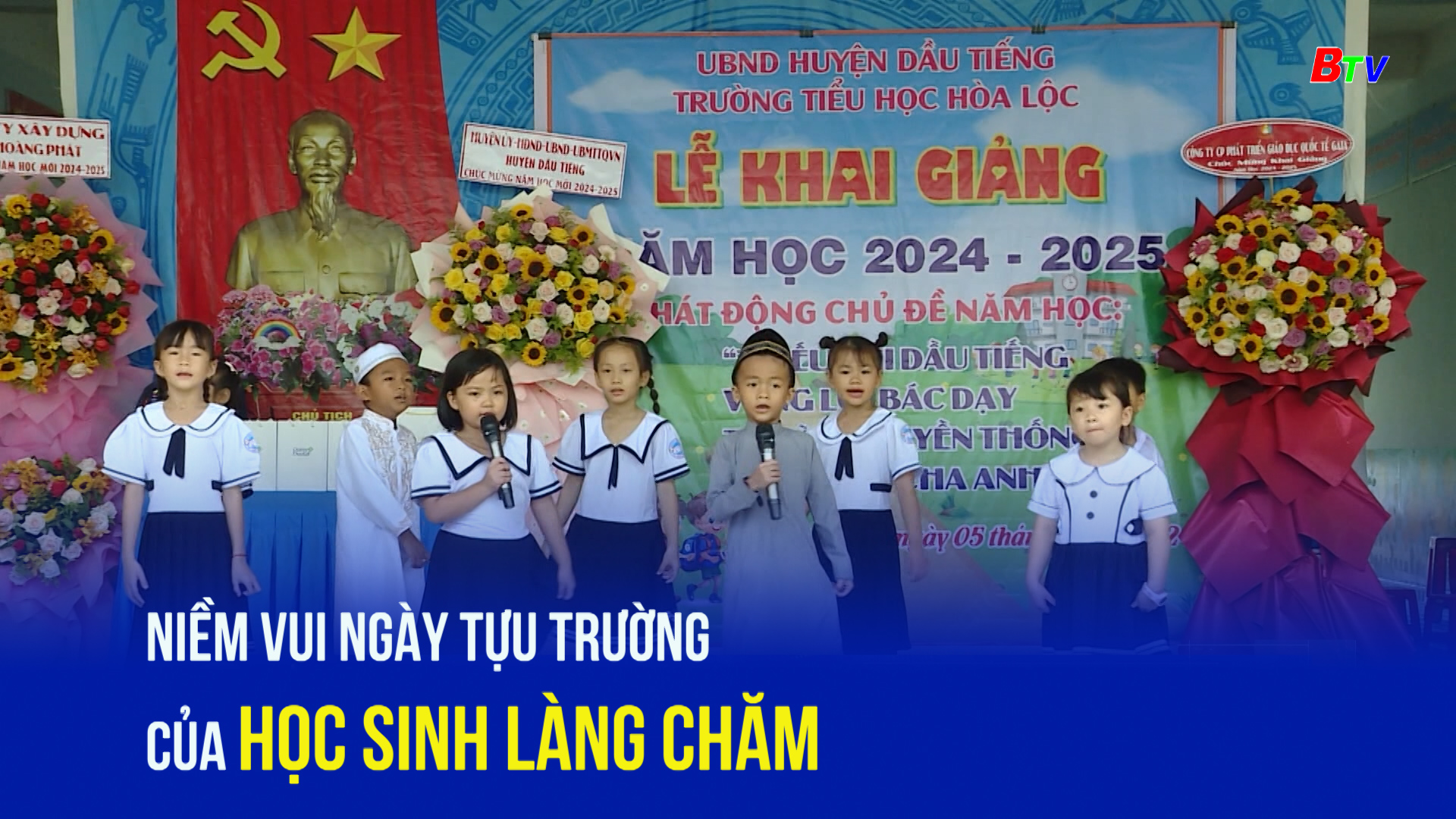 Niềm vui ngày tựu trường của học sinh làng Chăm	