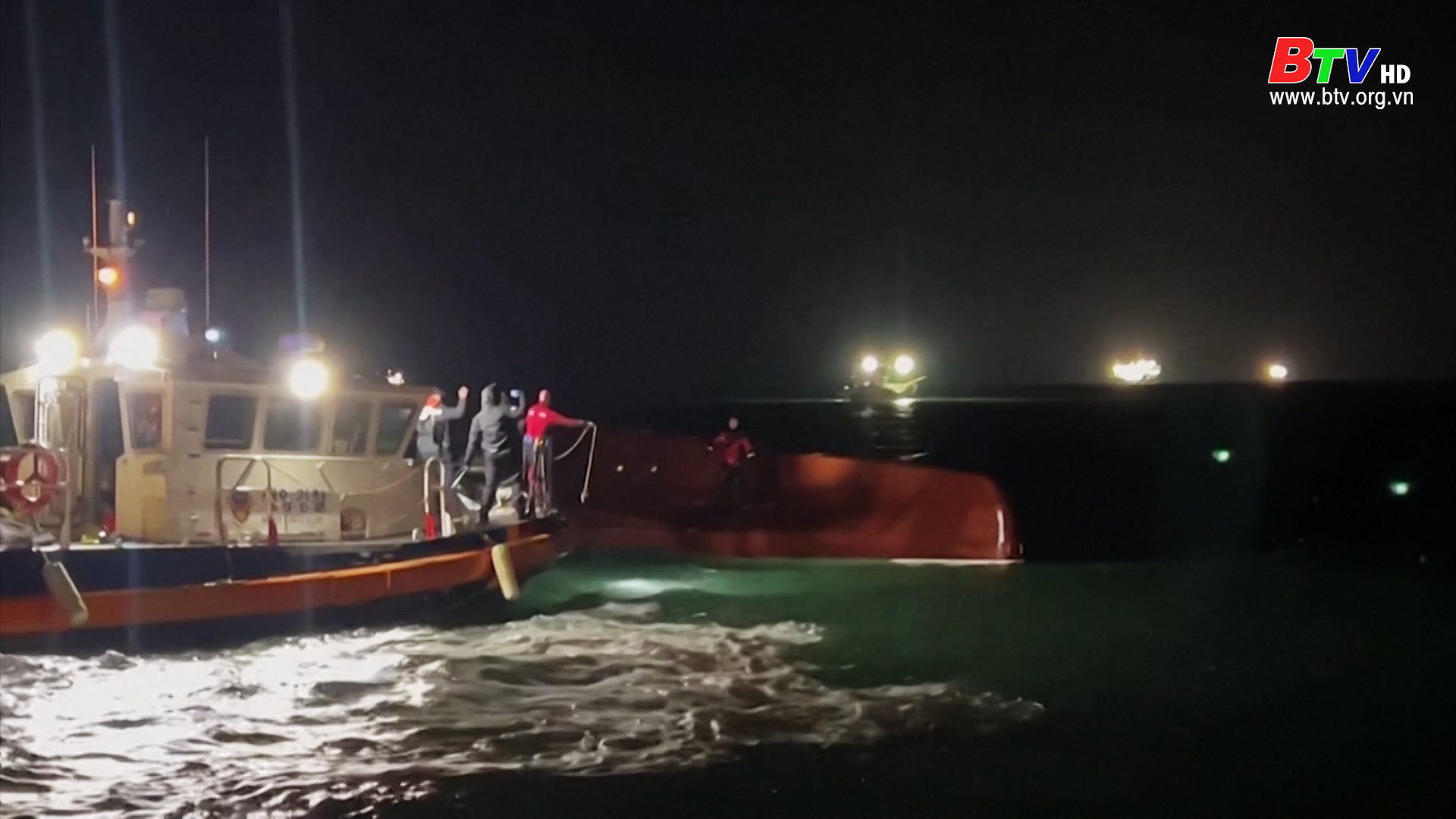 Hàn Quốc nỗ lực tìm kiếm nạn nhân vụ đắm tàu