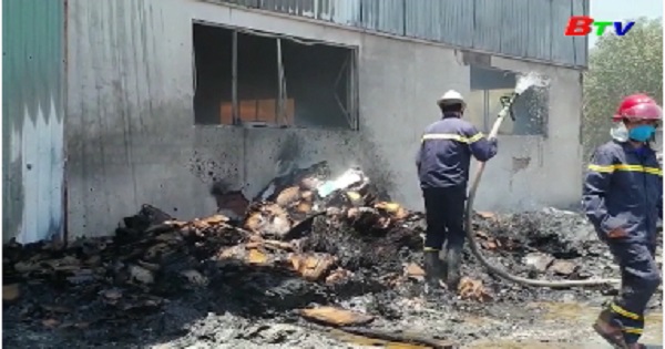 Bình Dương khống chế vụ cháy tại công ty sản xuất gốm