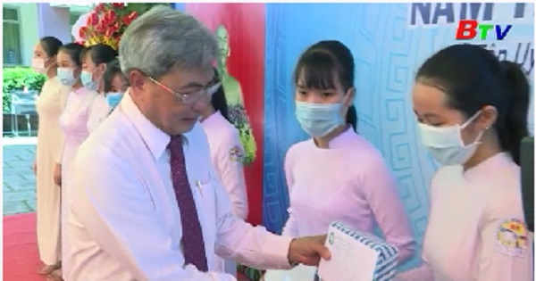 Trường THPT Huỳnh Văn Nghệ (Thị xã Tân Uyên) khai giảng năm học mới 2020-2021