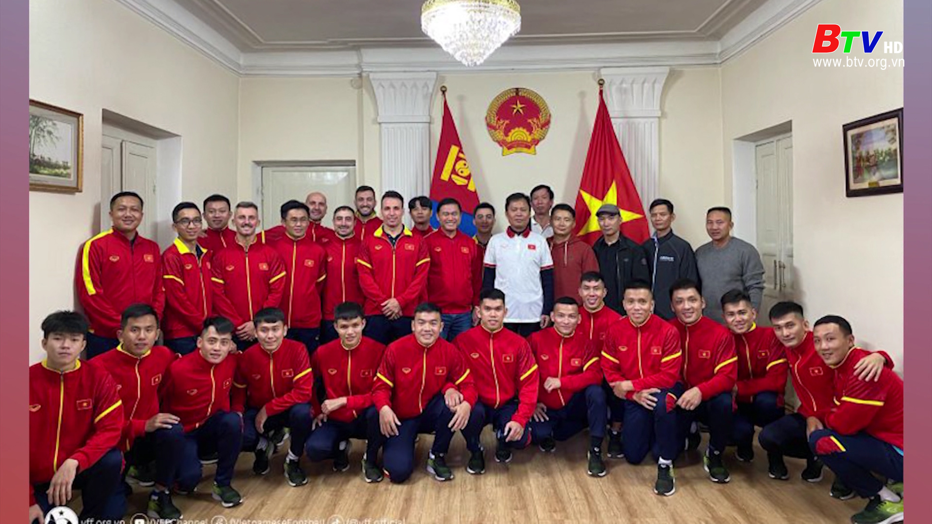 ĐT Futsal Việt Nam thăm trụ sở Đại sứ quán Việt Nam tại Mông Cổ