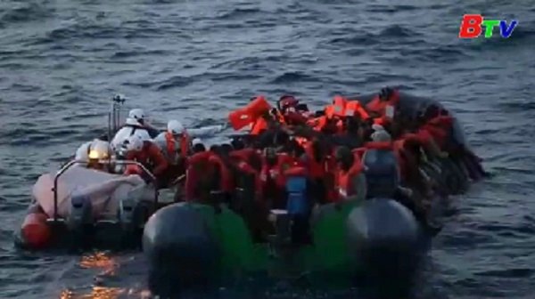 Hơn 700 người di cư được cứu ngoài khơi bờ biển Lybia
