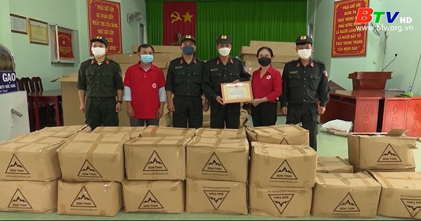 Thị xã Tân Uyên - Hỗ trợ gạo người dân bị ảnh hưởng dịch bệnh