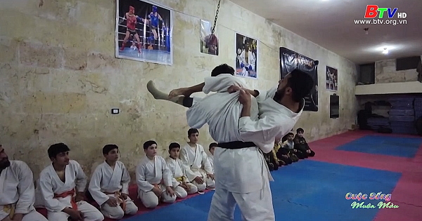 Syria, cao thủ Karate khuyết tật giúp trẻ em rèn luyện ý chí mạnh mẽ