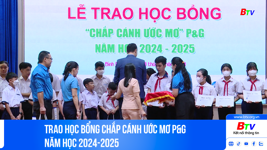 Trao học bổng chắp cánh ước mơ PnG năm học 2024-2025