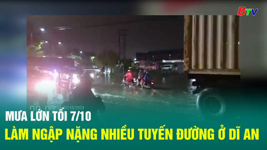 Mưa lớn tối 7/10 làm ngập nặng nhiều tuyến đường ở Dĩ An 