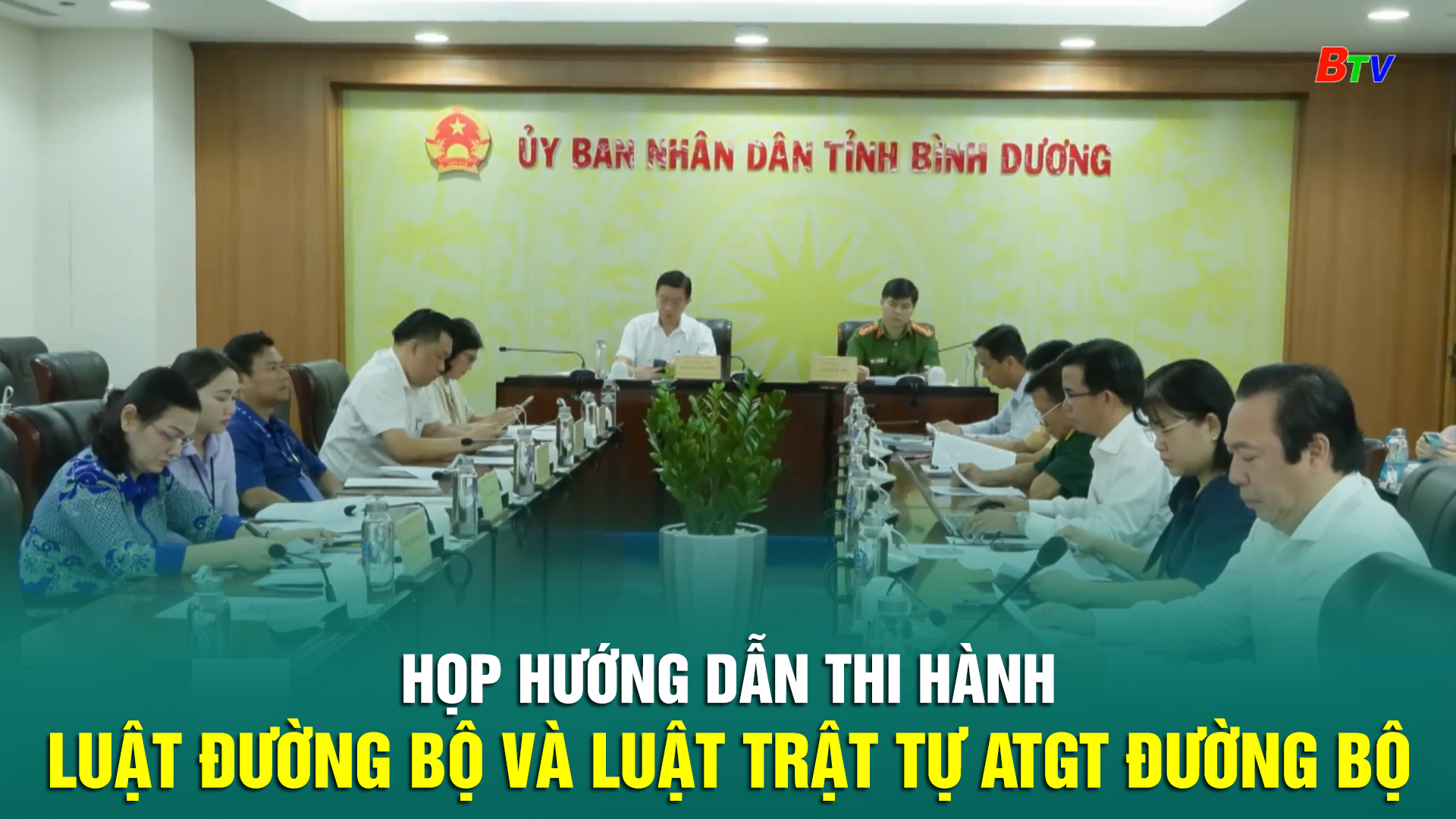 Họp hướng dẫn thi hành Luật Đường bộ và Luật Trật tự ATGT đường bộ