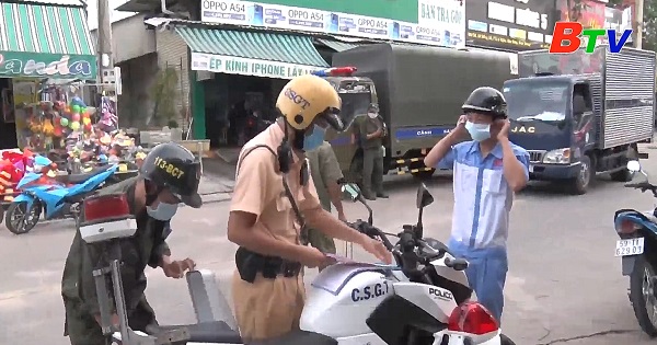 Huyện Bàu Bàng xử phạt các trường hợp không đeo khẩu trang nơi công cộng