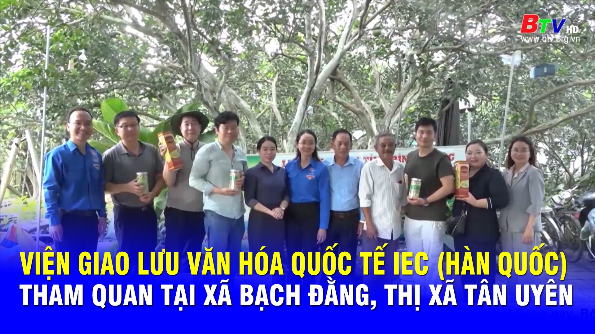 Viện Giao lưu Văn hóa Quốc tế IEC (Hàn Quốc) tham quan tại xã Bạch Đằng, thị xã Tân Uyên