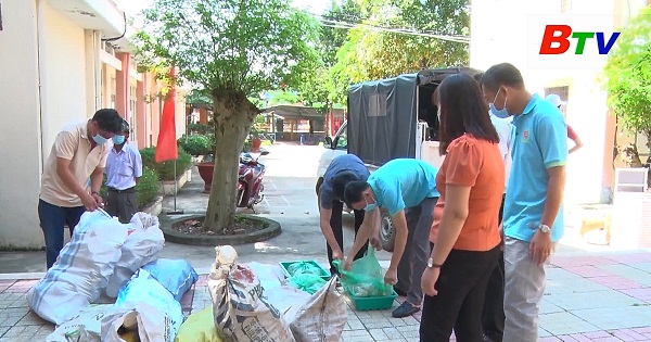 Lãnh đạo huyện Phú Giáo thăm người dân khu cách ly tập trung