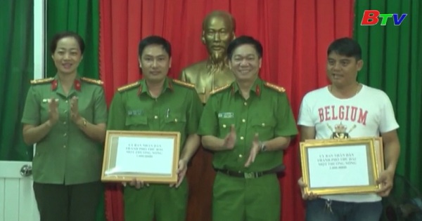 UBND Thành phố Thủ Dầu Một khen thưởng nóng lực lượng công an phường Phú Hòa và câu lạc bộ phòng chống tội phạm phường Phú Hòa