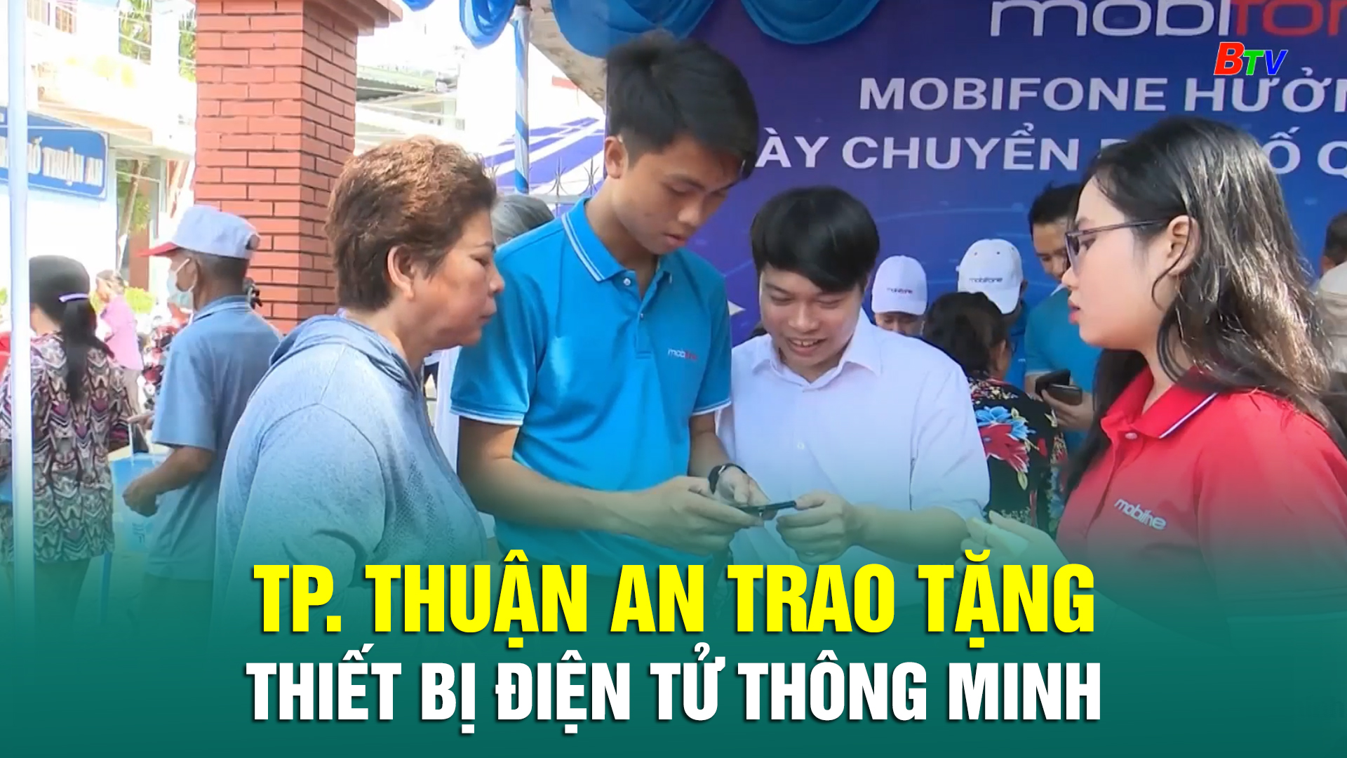 TP. Thuận An trao tặng thiết bị điện tử thông minh