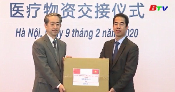 Trao trang thiết bị, vật tự y tế tặng Chính phủ và Nhân dân Trung Quốc