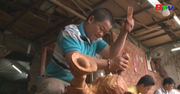 Đam mê của người thợ nghề điêu khắc gỗ truyền thống