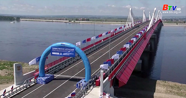 Khánh thành cầu đường bộ giữa Nga và Trung Quốc