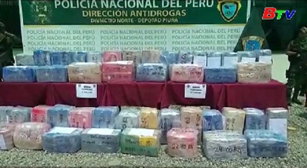 Peru triệt phá đường dây buôn bán hơn 2,1 tấn cocaine