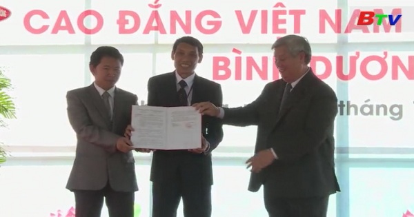 Công bố quyết định thành lập trường Cao đẳng Việt Nam - Singapore
