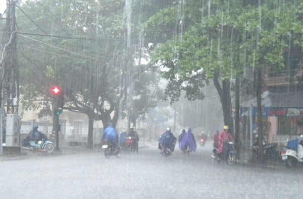 Áp thấp nhiệt đới suy yếu, Nam Trung Bộ tiếp tục mưa lớn diện rộng