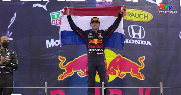 Max Verstappen vô địch mùa giải F1 2021