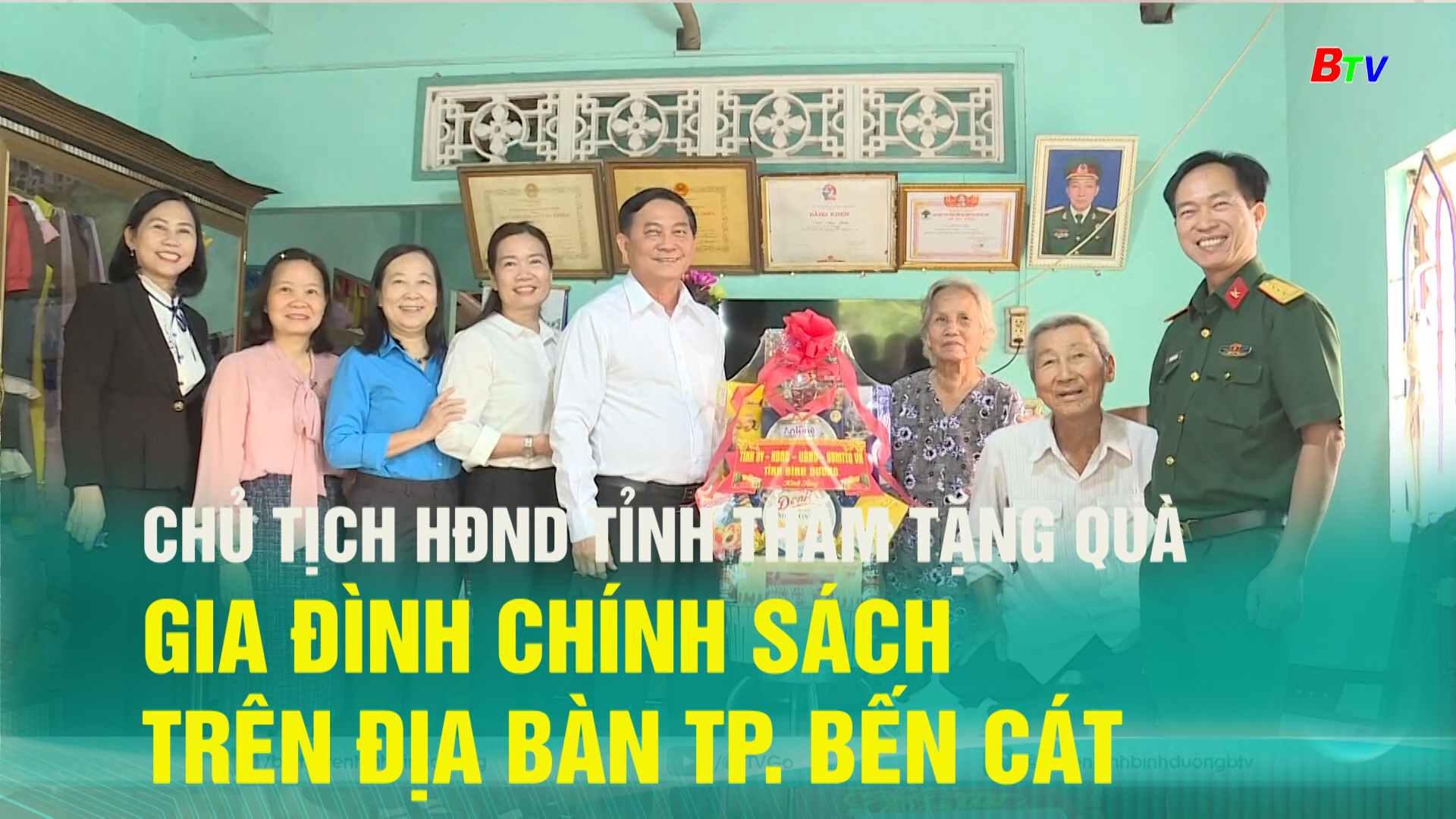 Lãnh đạo tỉnh Bình Dương thăm tặng quà gia đình chính sách trên địa bàn thành phố Bến Cát	