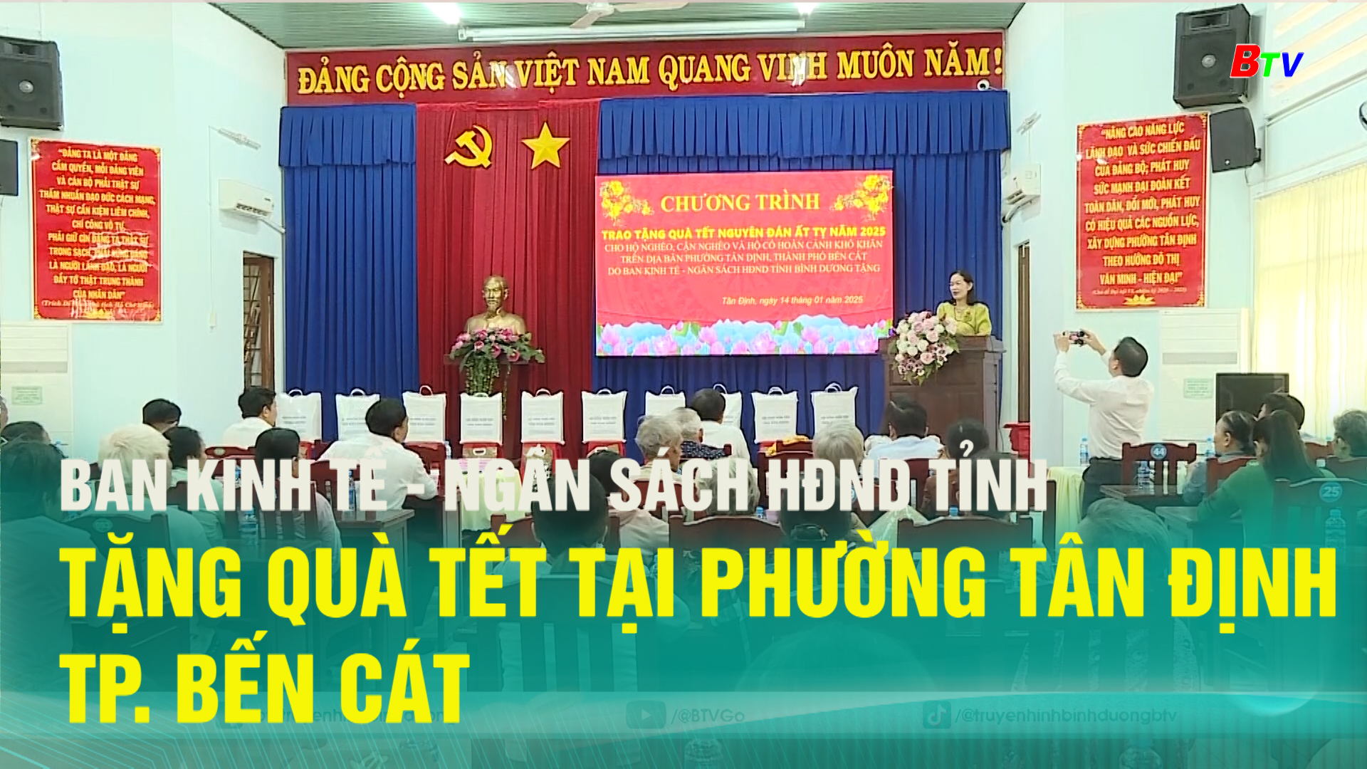 Ban Kinh tế - ngân sách HĐND tỉnh tặng quà tết tại phường Tân Định Tp. Bến Cát