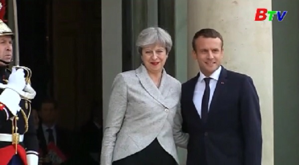 Tổng thống Pháp, Thủ tướng Anh hội đàm về Brexit và chống khủng bố