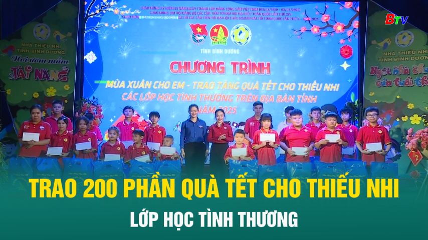 Trao 200 phần quà Tết cho thiếu nhi lớp học tình thương