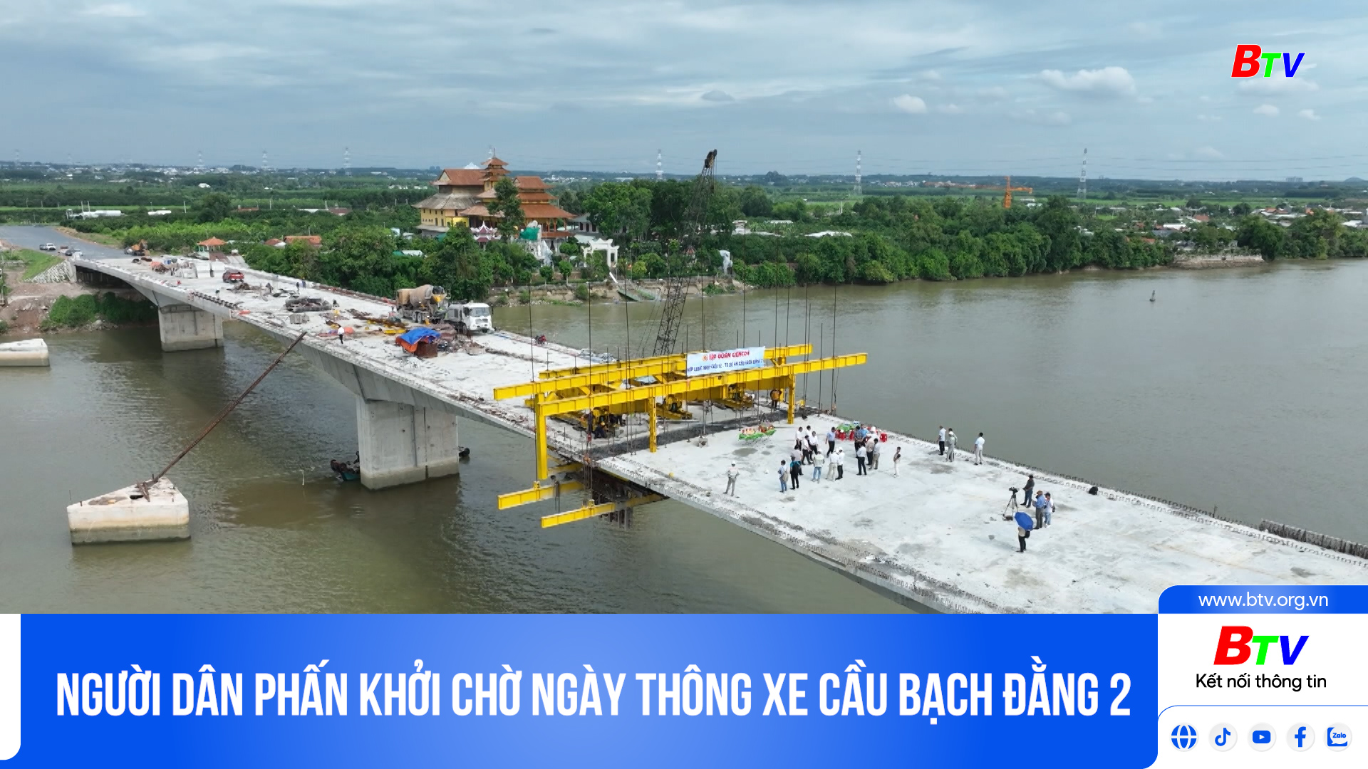 Người dân phấn khởi chờ ngày thông xe cầu Bạch Đằng 2