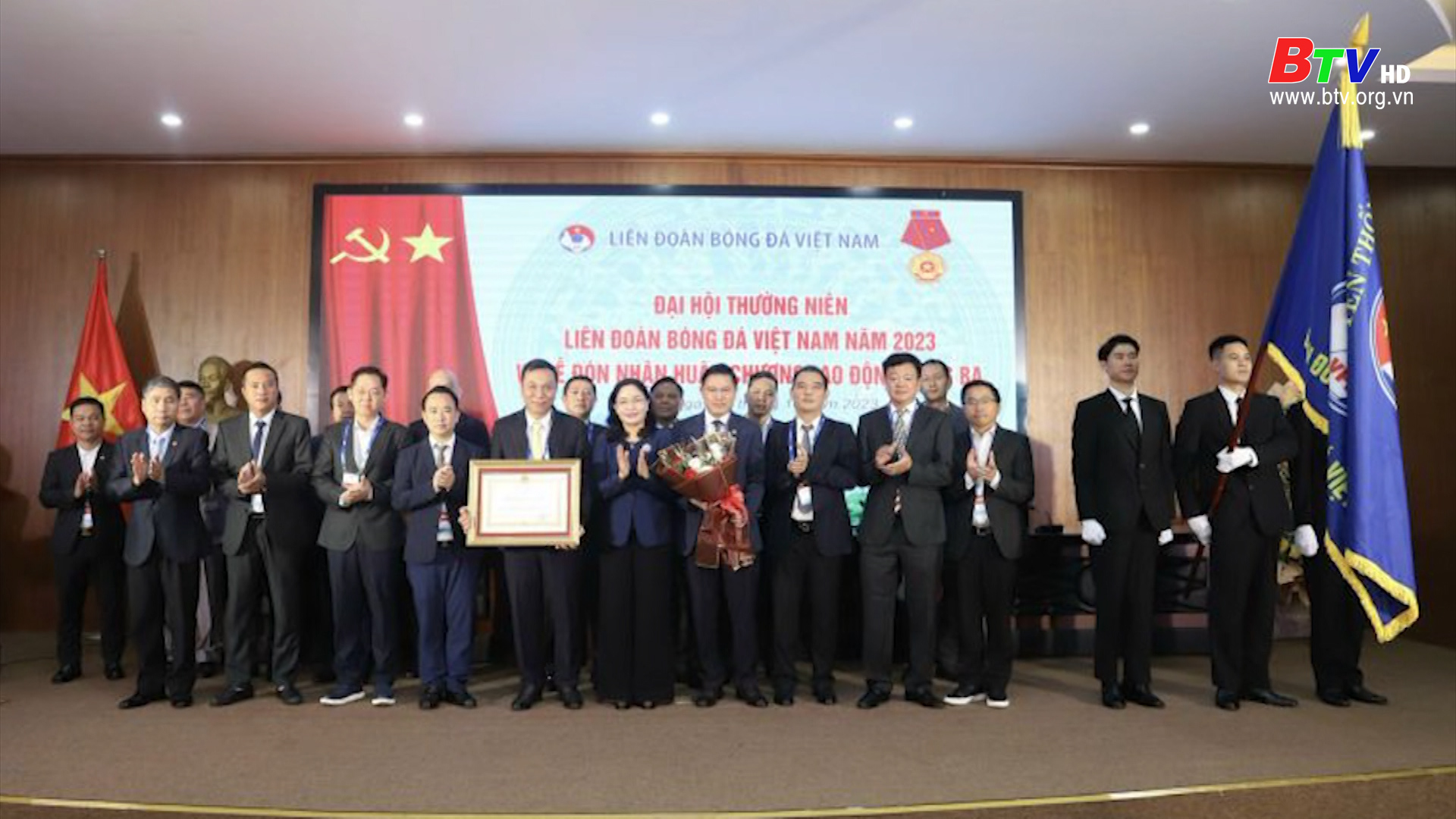 Liên đoàn bóng đá Việt Nam được tặng thưởng Huân chương Lao động hạng Ba