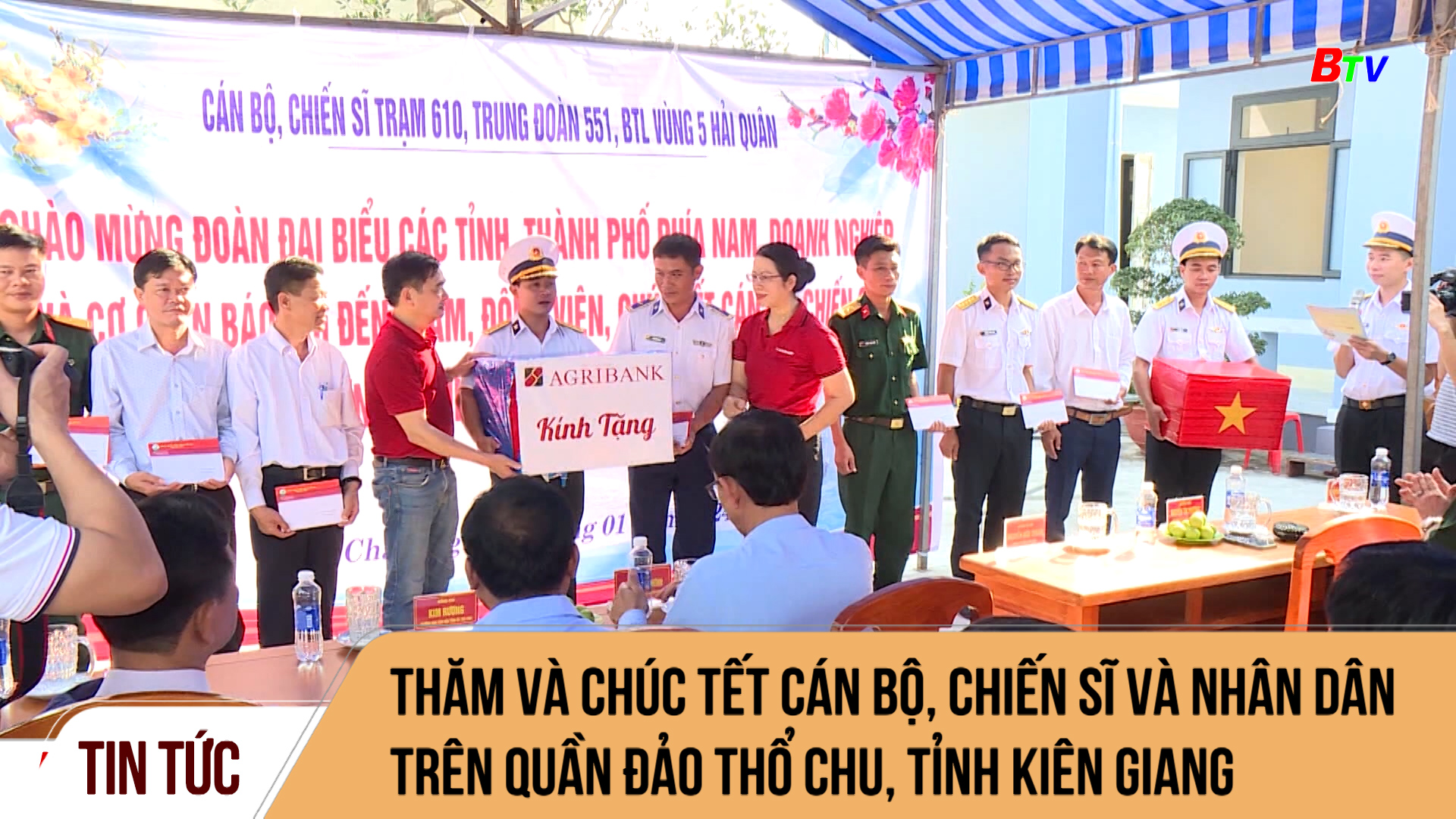Thăm và chúc tết cán bộ, chiến sĩ và nhân dân trên quần đảo Thổ Chu, tỉnh Kiên Giang