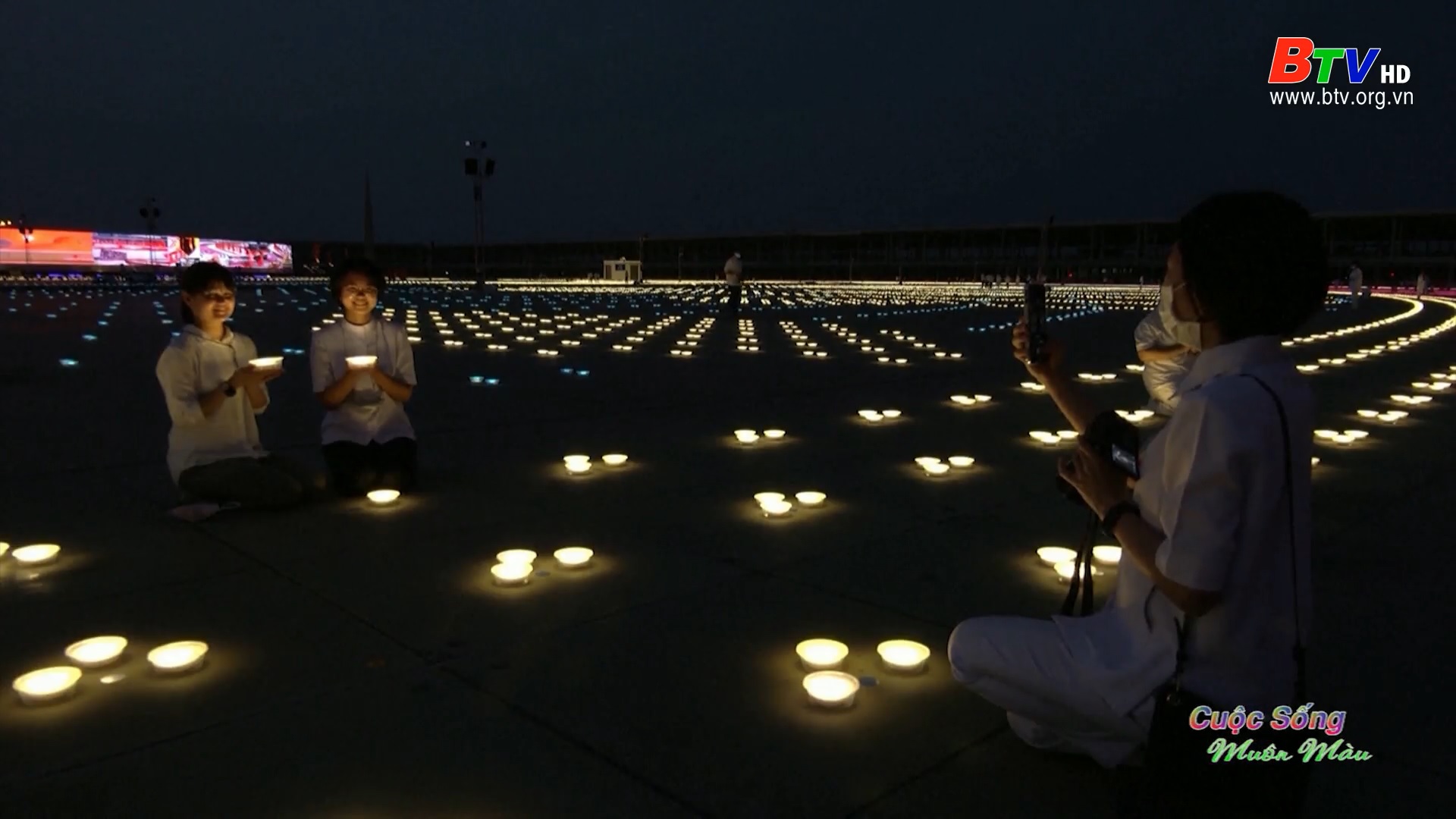 	Ngôi chùa ở Thái Lan tỏa sáng rực rỡ trong Đại lễ Phật Đản