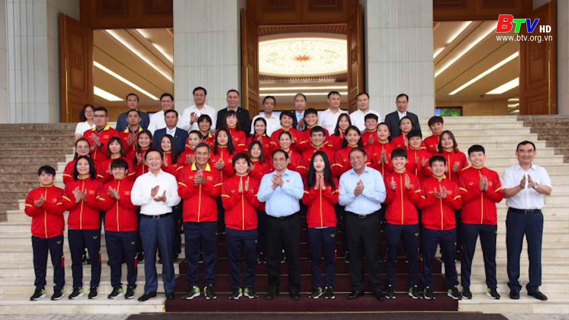 Thủ tướng Phạm Minh Chính gặp mặt và biểu dương đội tuyển bóng đá nữ Việt Nam