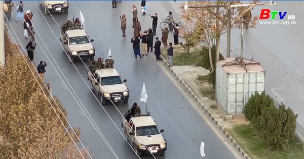 Taliban tổ chức diễu binh tại Kabul