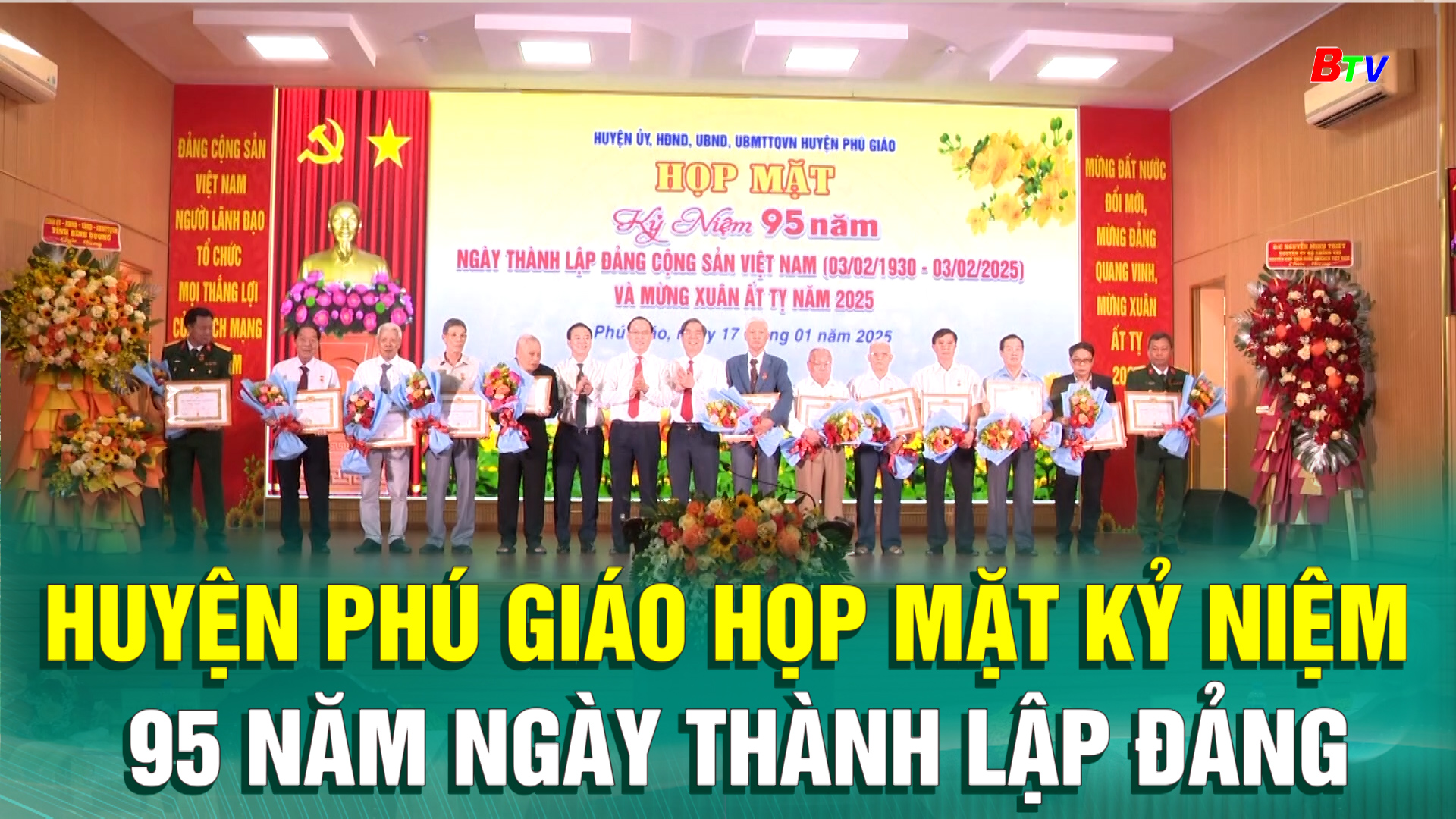 Huyện Phú Giáo họp mặt kỷ niệm 95 năm Ngày thành lập Đảng