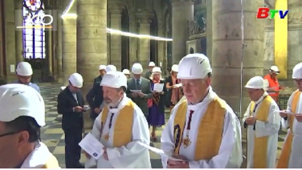 Thánh lễ đầu tiên tại Nhà thờ Đức bà Paris sau vụ hỏa hoạn kinh hoàng