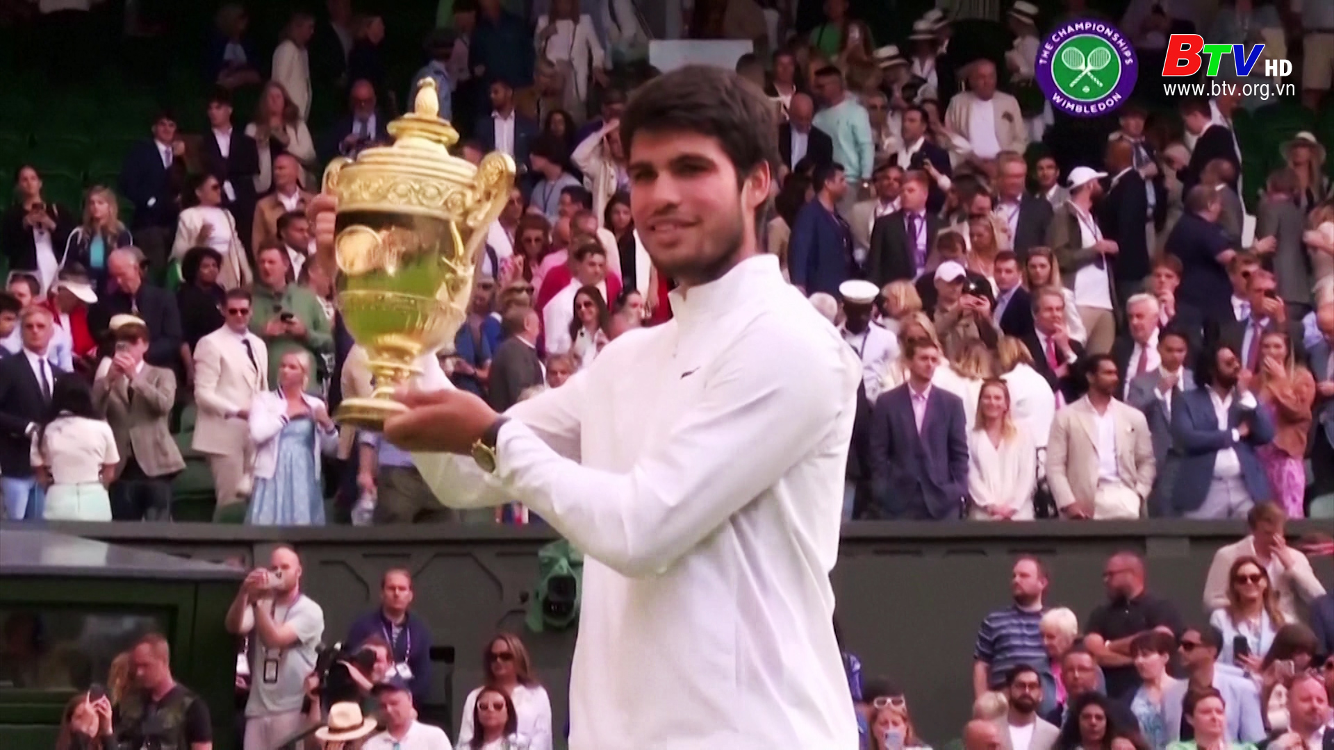 Carlos Alcaraz lần đầu tiên vô địch Wimbledon 